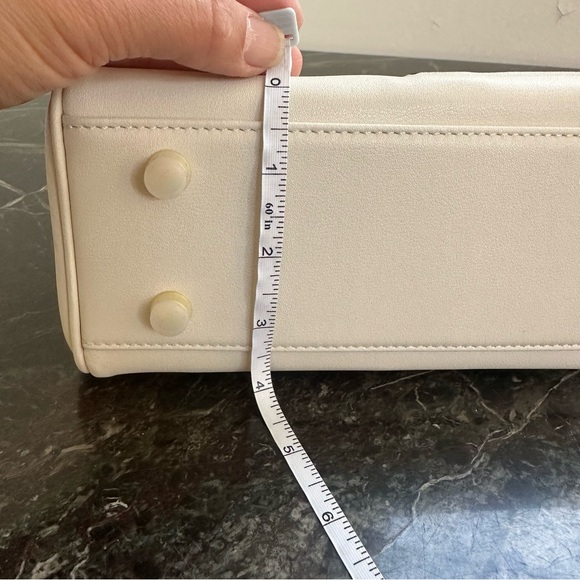 Classic Leather Hangbag Gold Lock - Picture 14 of 14